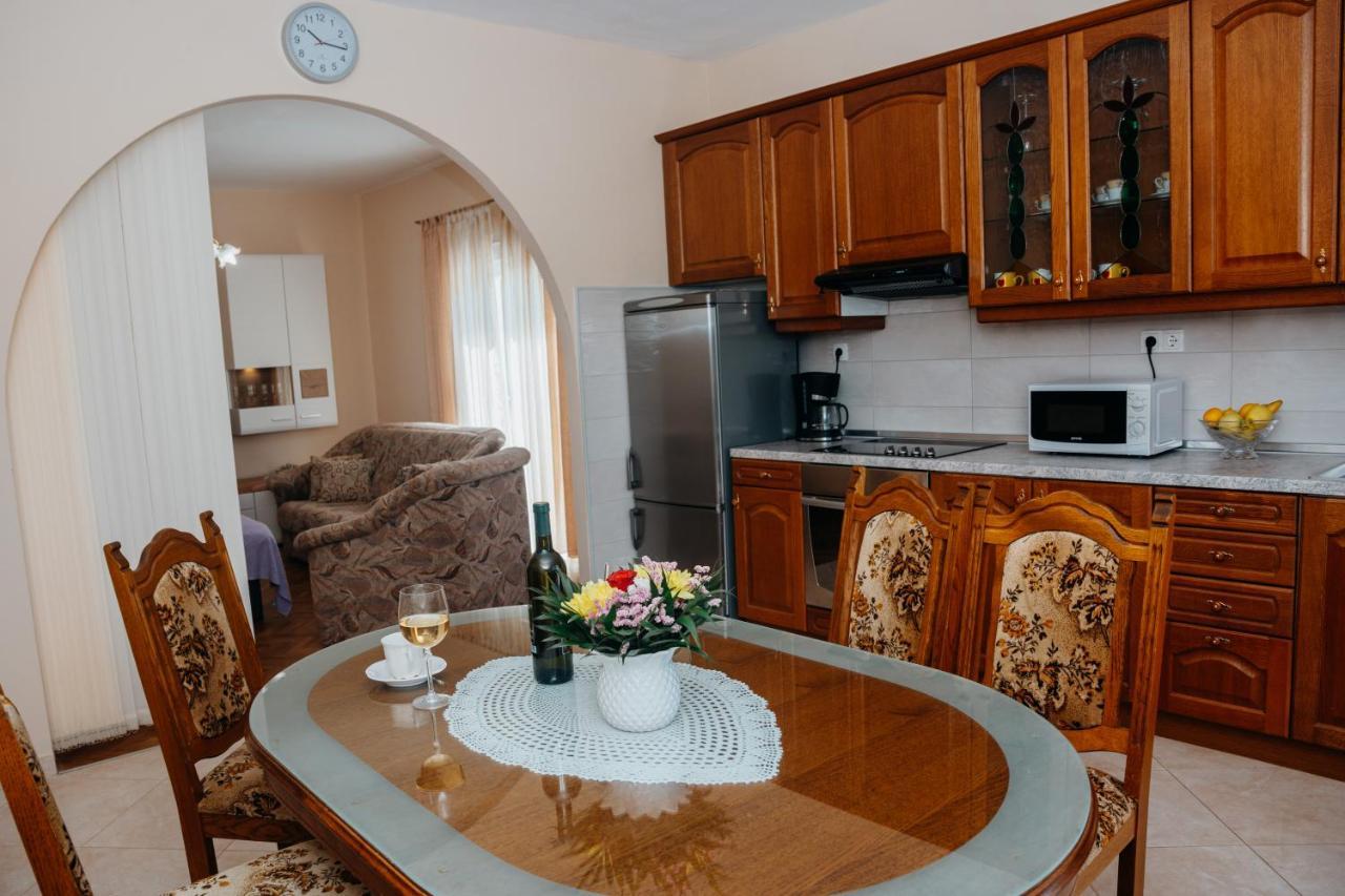 Apartman Neli Vir Exterior photo