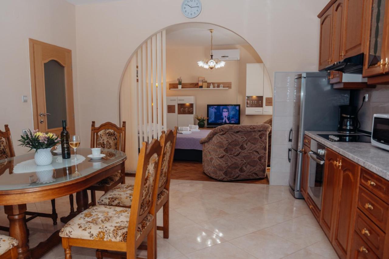 Apartman Neli Vir Exterior photo