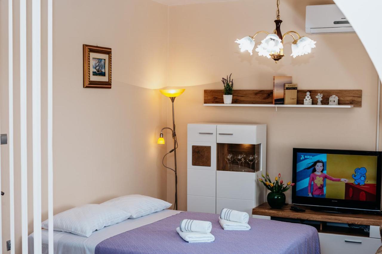 Apartman Neli Vir Exterior photo