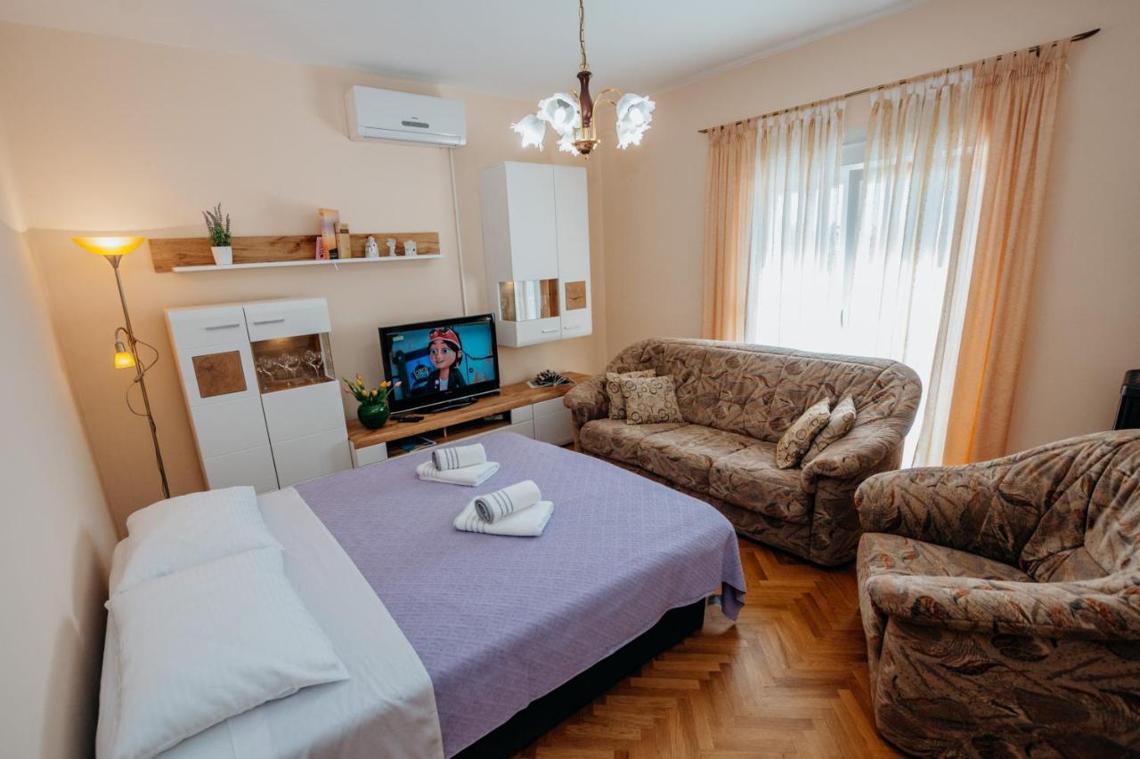 Apartman Neli Vir Exterior photo