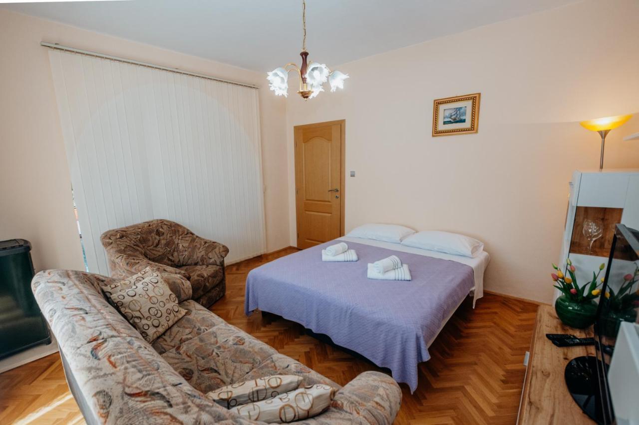 Apartman Neli Vir Exterior photo