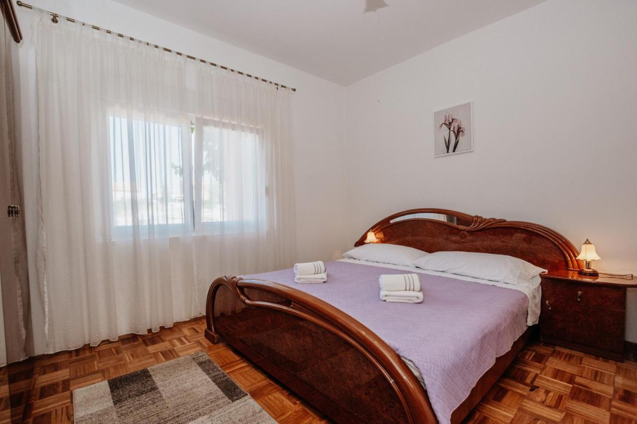 Apartman Neli Vir Exterior photo