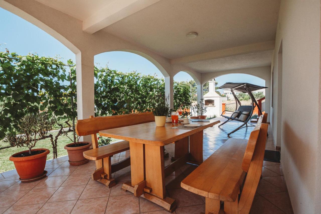 Apartman Neli Vir Exterior photo