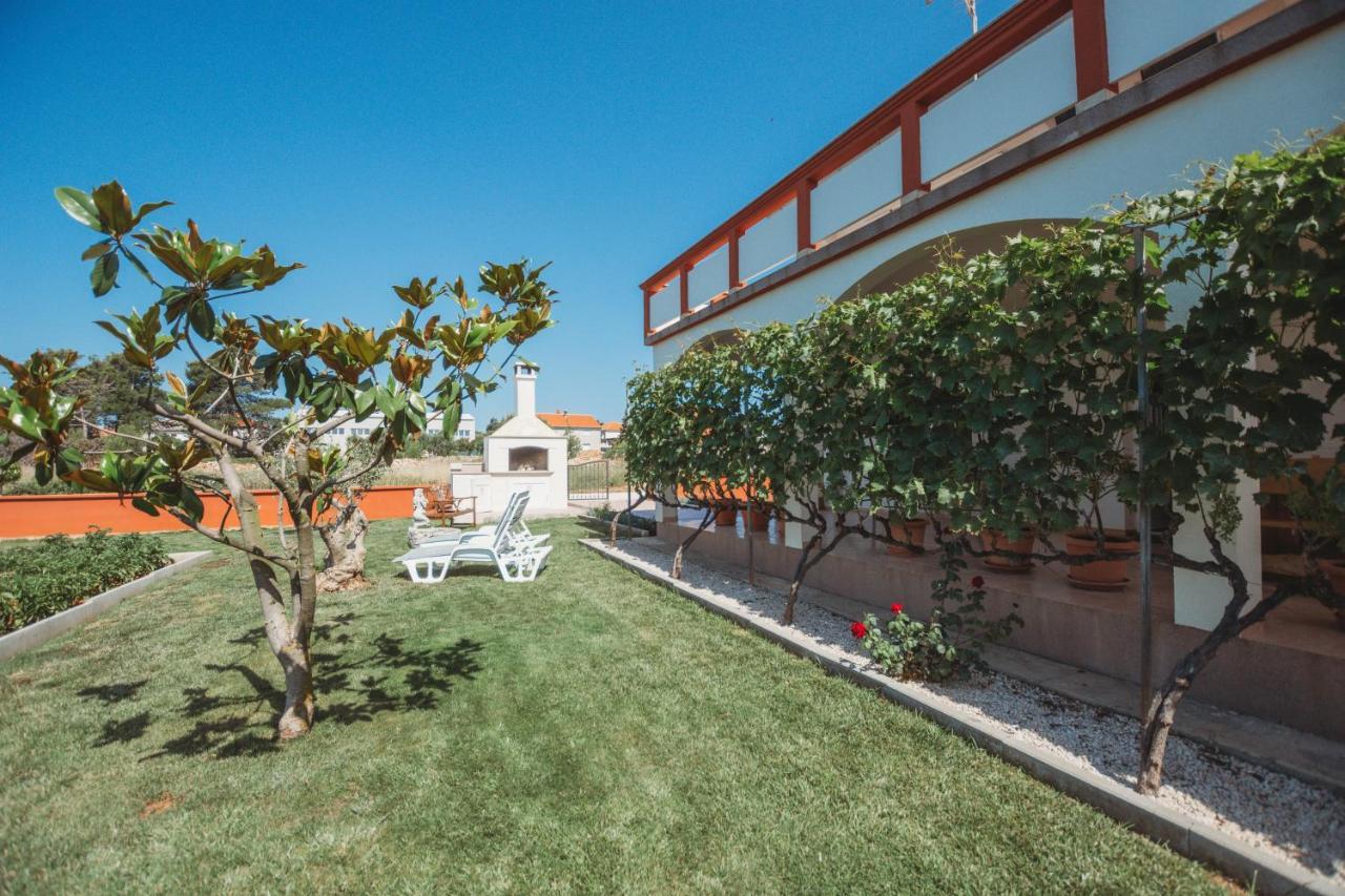 Apartman Neli Vir Exterior photo